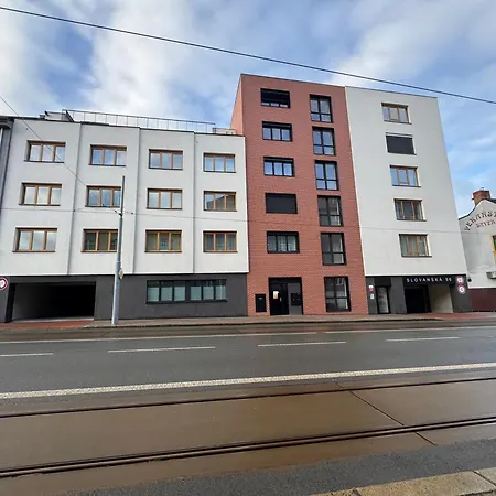 Lägenhet Pronajem Utulneho A Vybaveneho Bytu