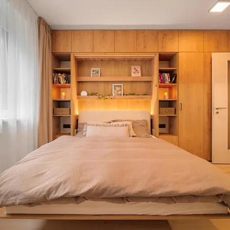 Pronajem Utulneho A Vybaveneho Bytu Lägenhet